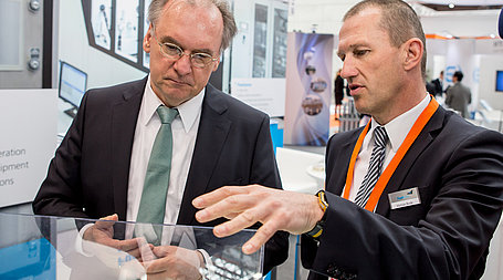 FuelCon CEO Mathias Bode in conversation with Saxony-Anhalt's Prime Minister Reiner Haseloff (CDU) (from right)